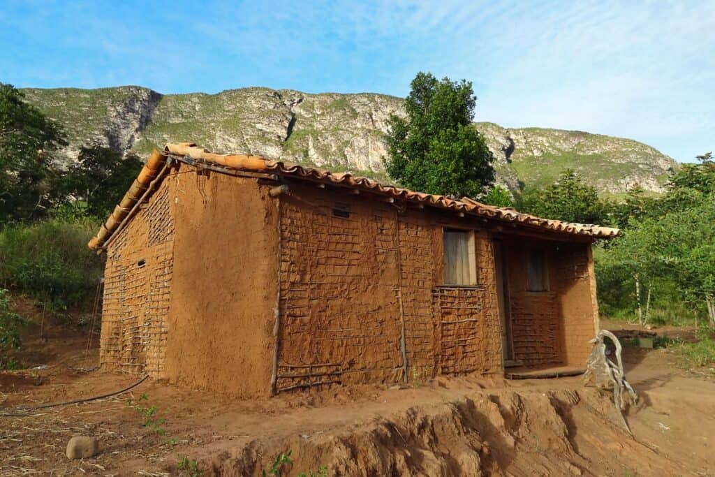 maison rurale en terre au Brésil