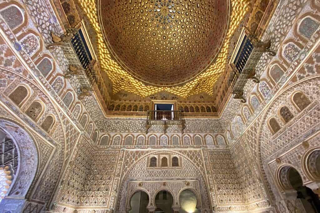 Intérieur de l'Alcázar de Séville de style Mudéjar