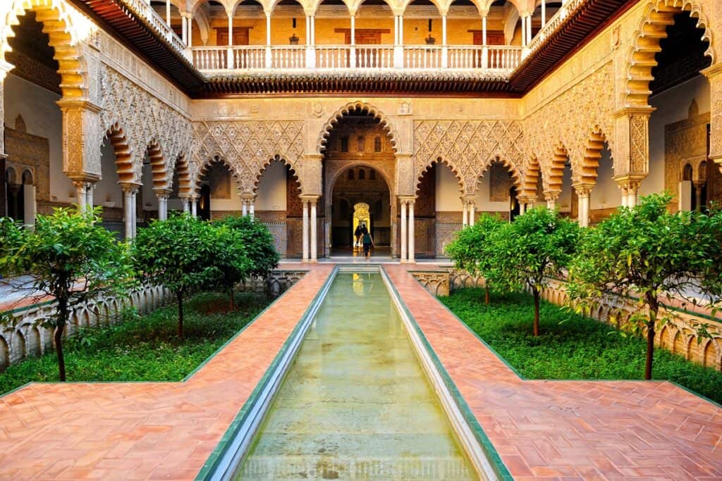 l'Alcázar de Séville de style Mudéjar