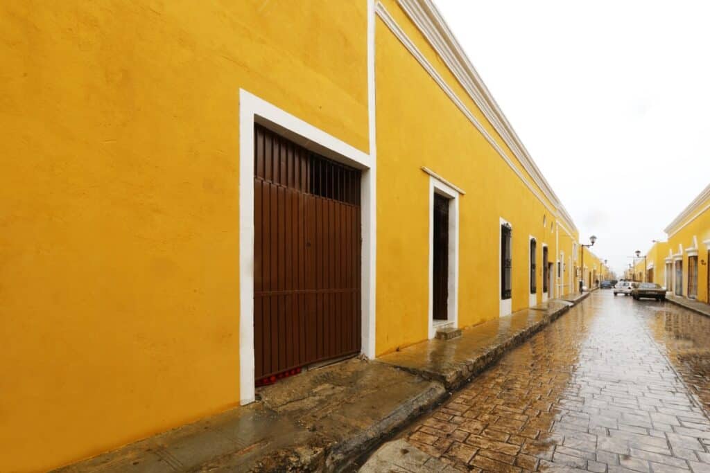 bâtiments jaunes à Izamal