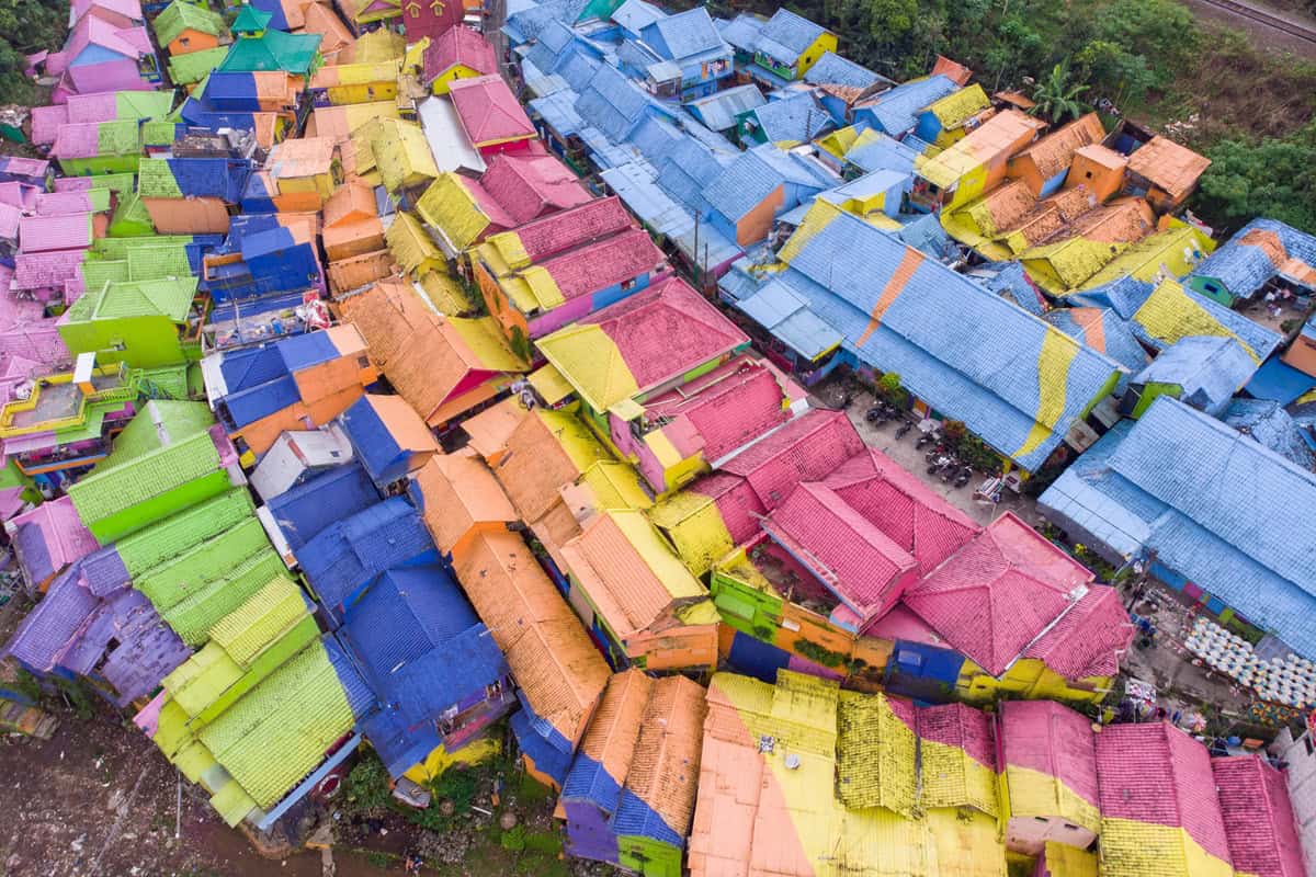 Kampung Pelangi village arc-en-ciel