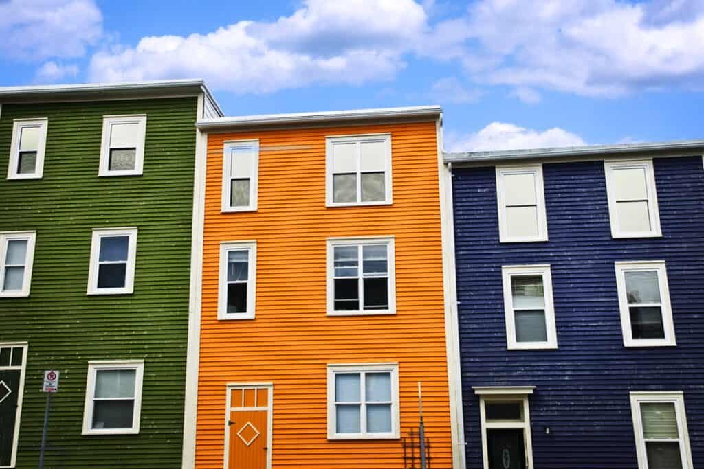 maisons colorées de Saint-Jean de Terre-Neuve