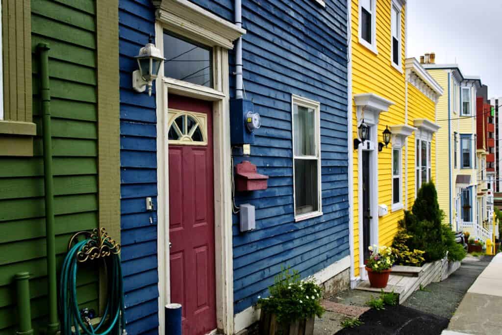 maisons colorées de Saint-Jean de Terre-Neuve