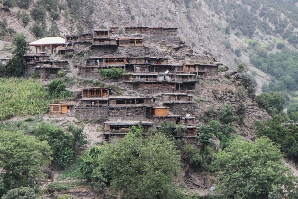 village Kalash dans la vallée de Rumbur