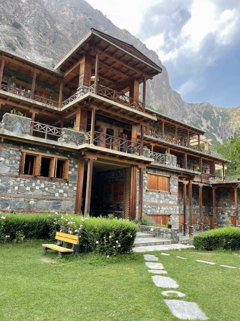 maison kalash traditionnelle