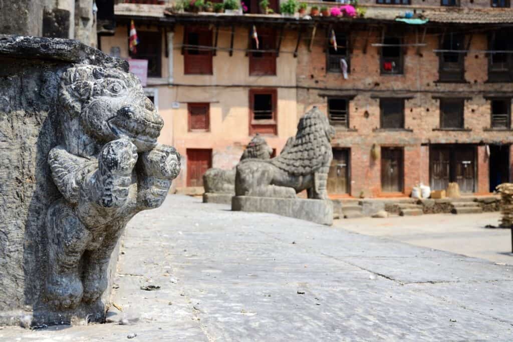 sculpture en pierre Newxari à Khokana