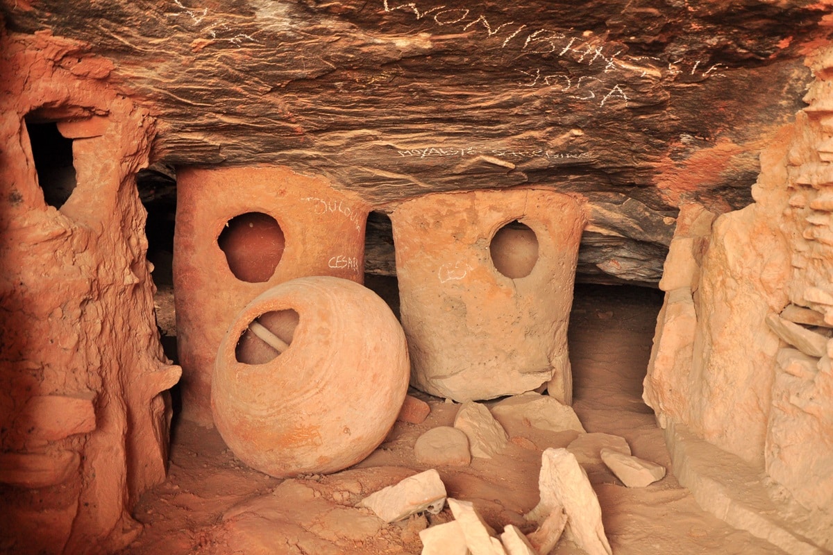 greniers en série des grottes de Nok