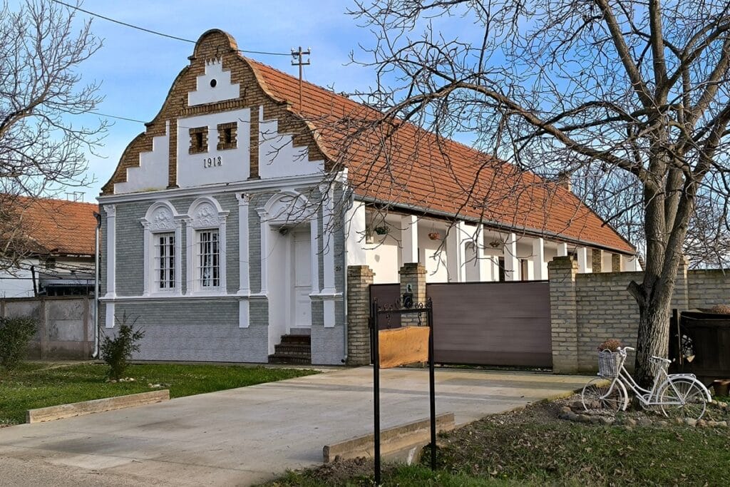 maisons traditionnelles pannoniennes de Voïvodine