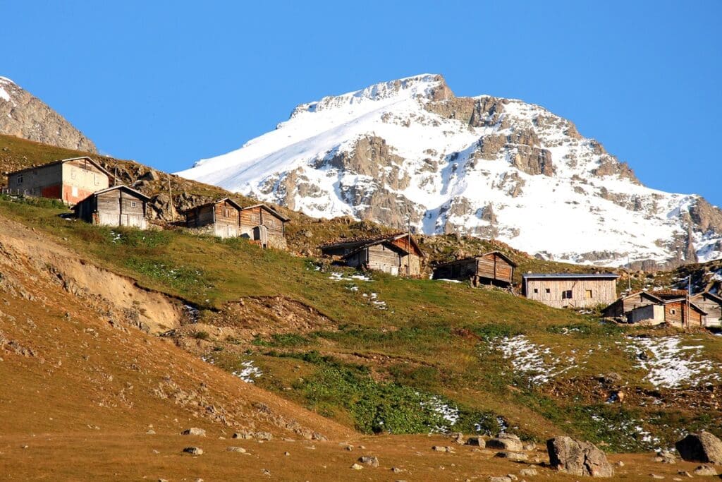 maisons en bois du plateau de Demirkapi