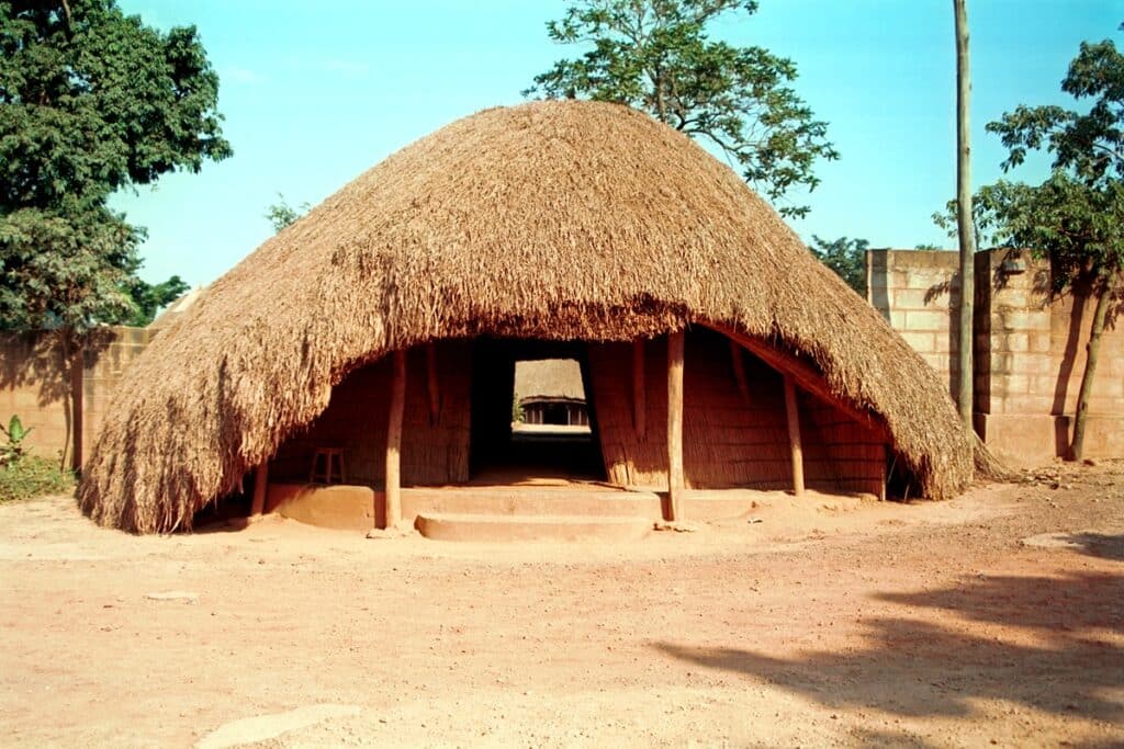 hutte peuple baganda