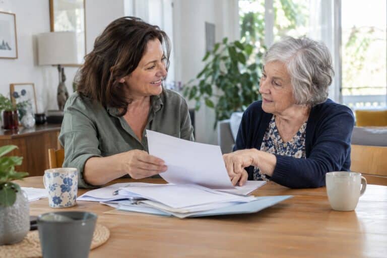 Entraide familiale autour des papiers