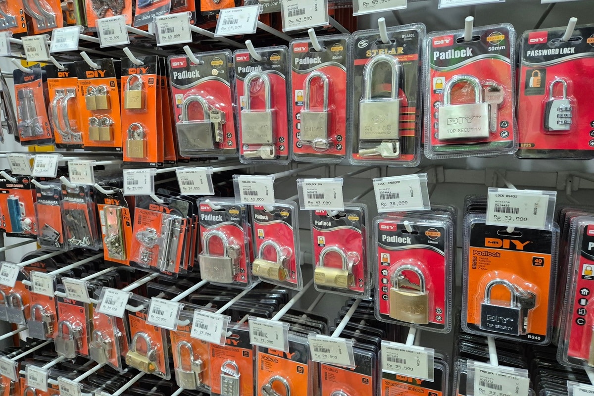 différents types de cadenas en magasin