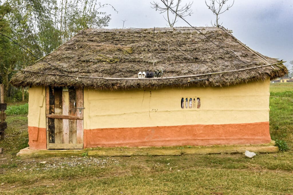 maison Tharu traditionnelle