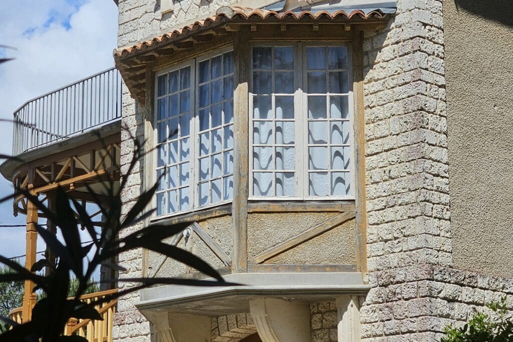 bow-window