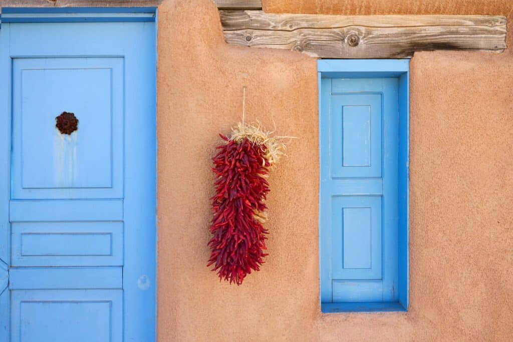 façade de maison en adobe