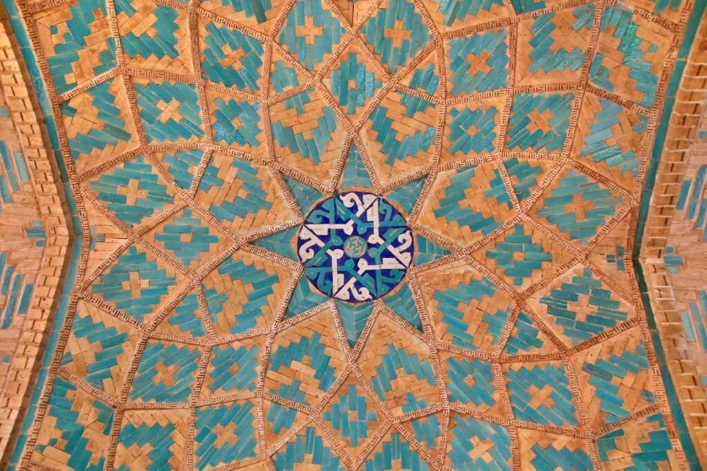 caractéristiques de l'architecture islamiste