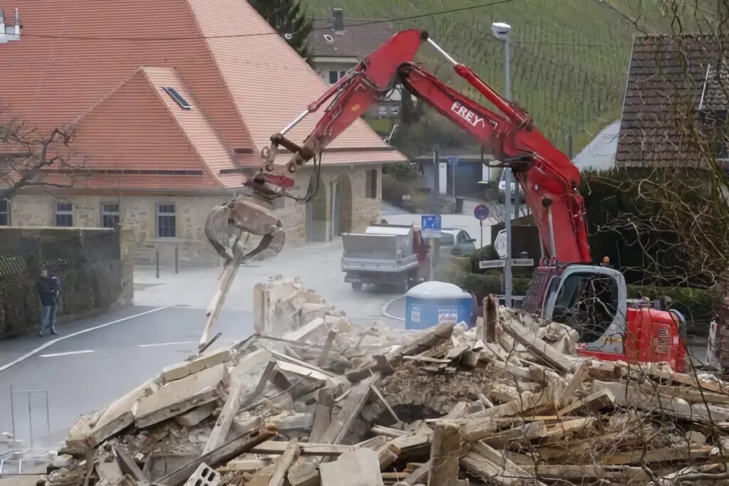 peleteuse sur un chantier de démolition