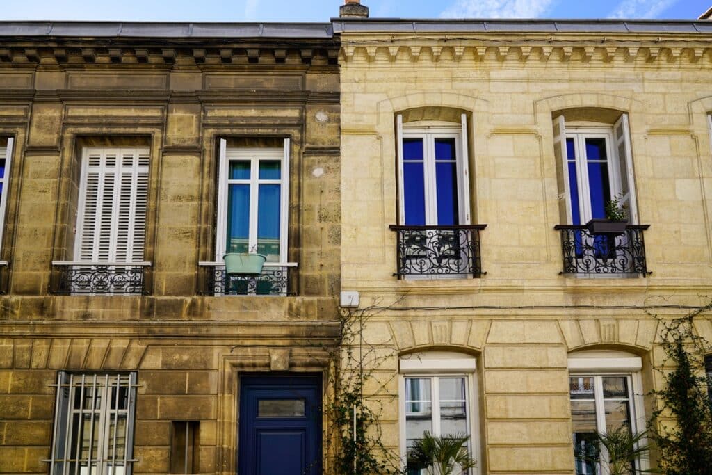 façade sale et faàade nettoyée