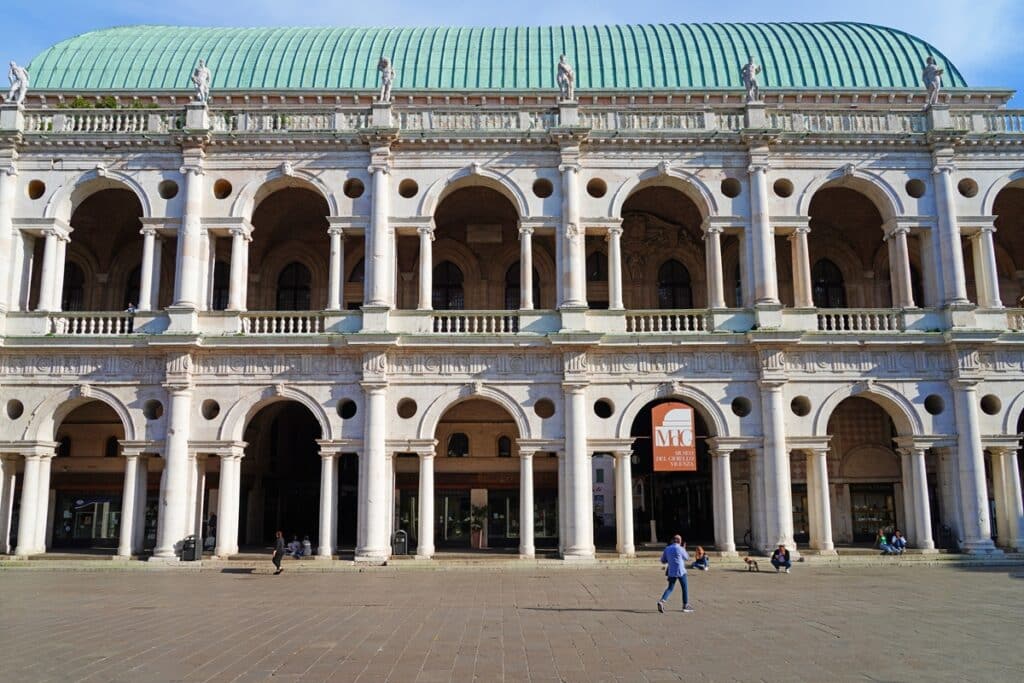 façade de la basilique palladienne de Vicence