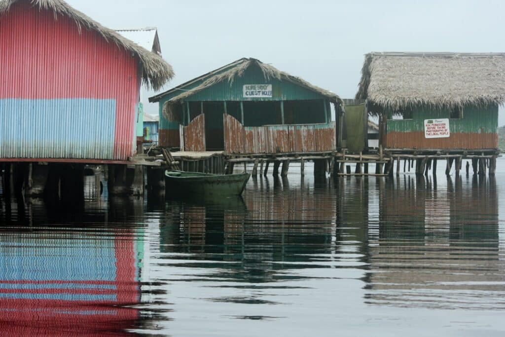 maisons de Nzulezo