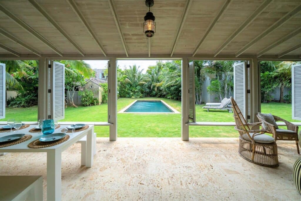 jardin et véranda d'un cottage loyaliste