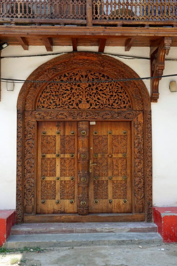 porte traditionnelle à Stone Town