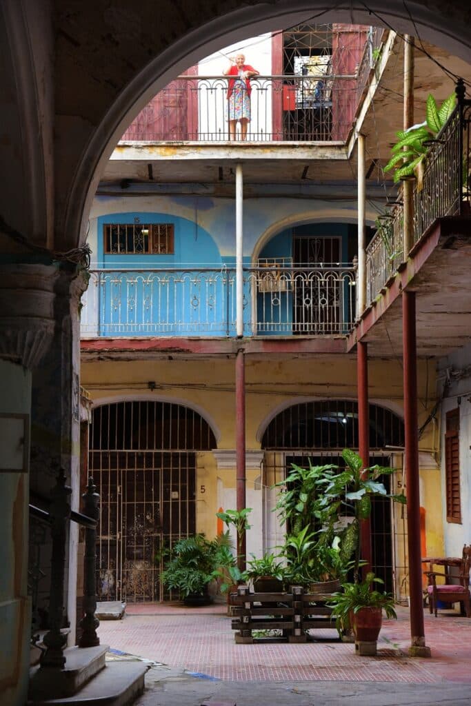 cour intérieure d'un solar à la havane