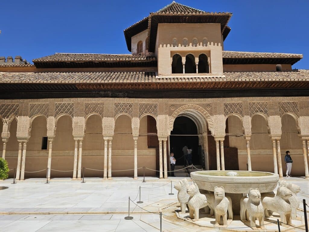 la cour des lions à l'Alhambra