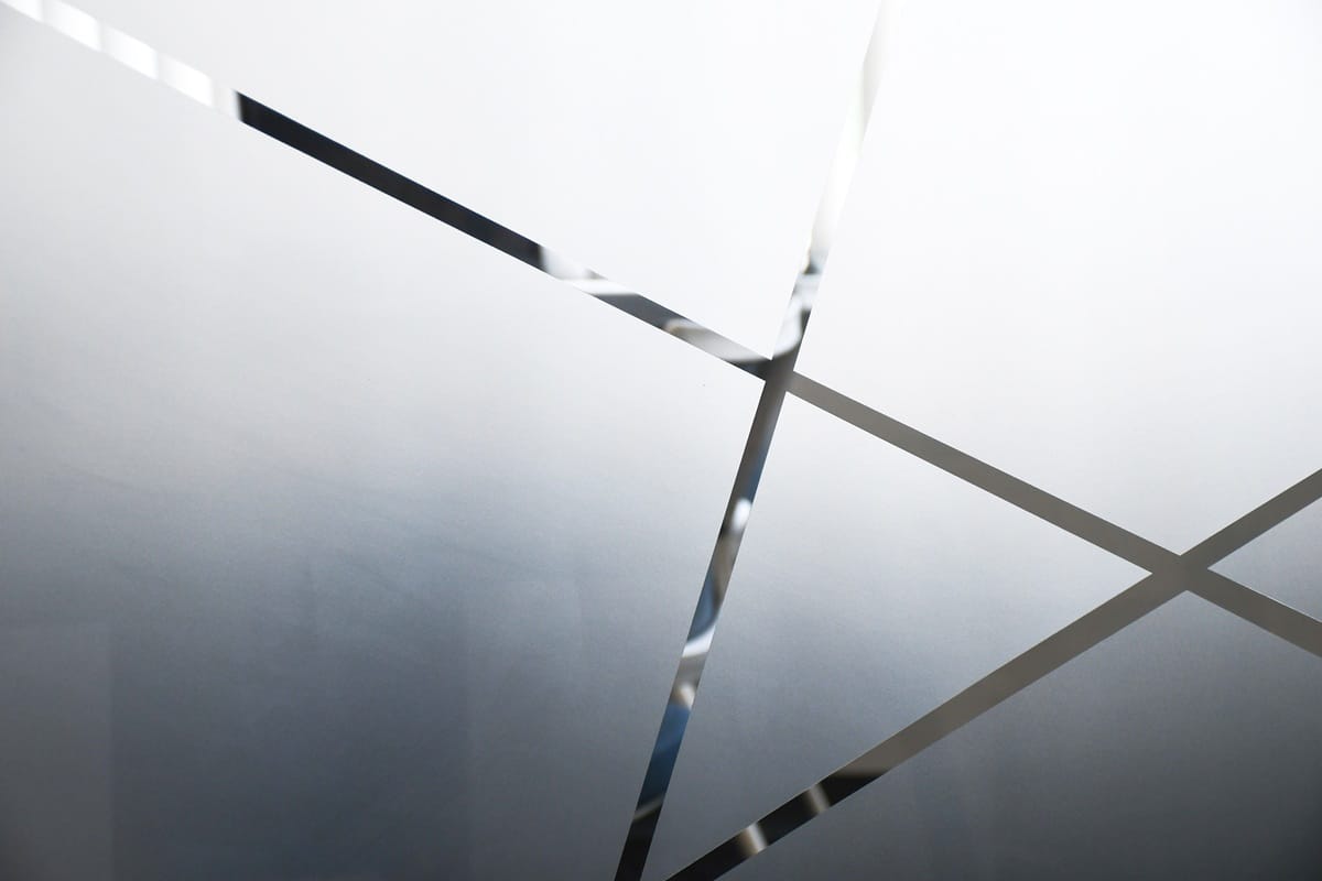 film décoratif sur une vitre