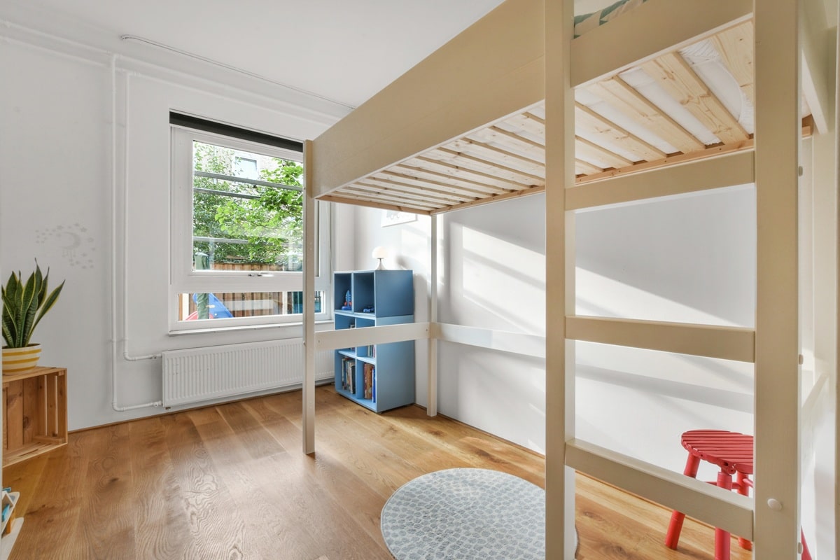 lit mezzanine dans une chambre enfant