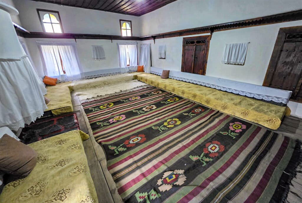 pièce intérieure de la maison zekate