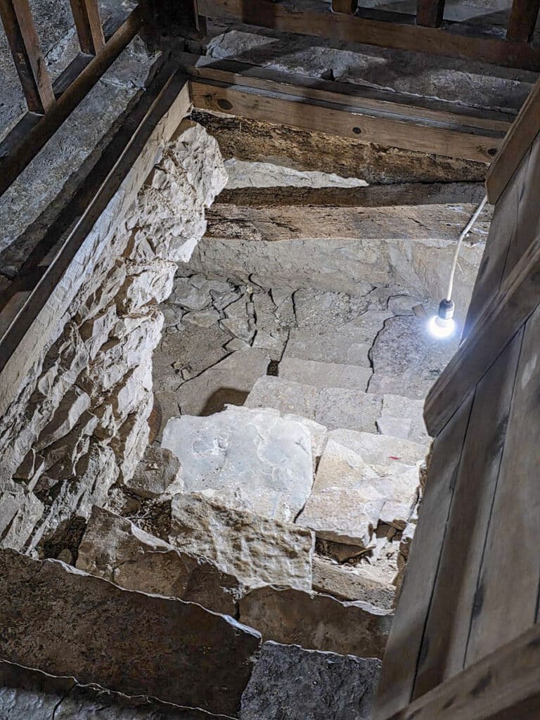 cachette secrète de la maison zekate