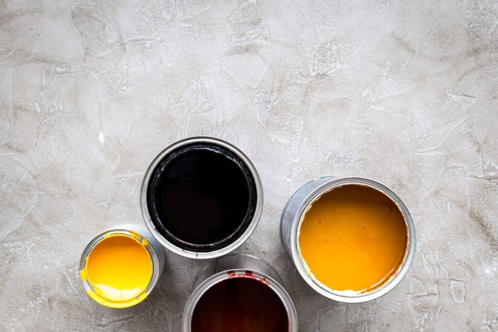 4 pots de peinture de sol
