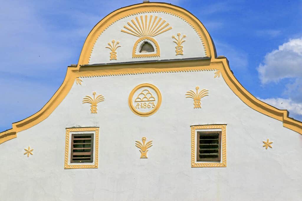 pignon de ferme baroque rural