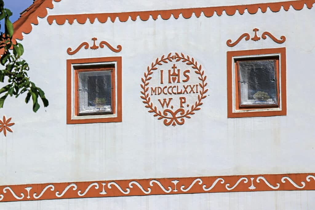 pignon maison baroque rural avec date