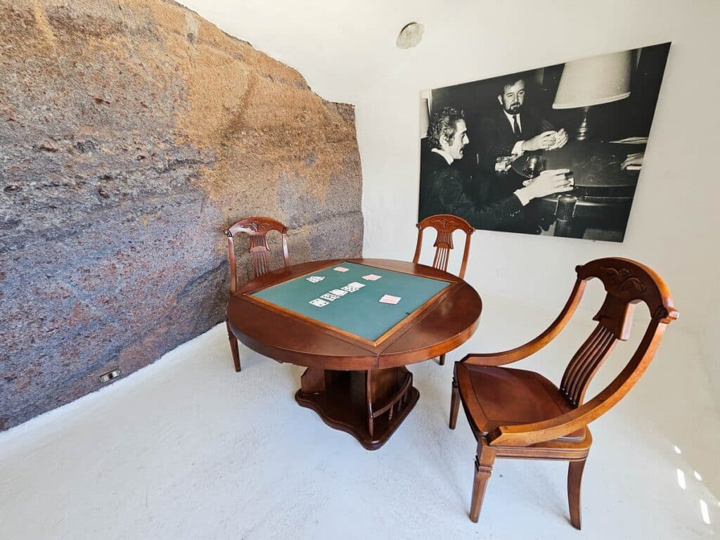 table jeu de cartes dans la maison Omar Sharif à Lanzarote