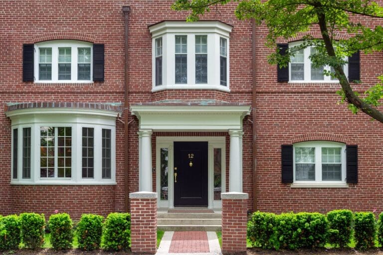 Bow window : tout savoir sur cette structure vitrée qui change une pièce