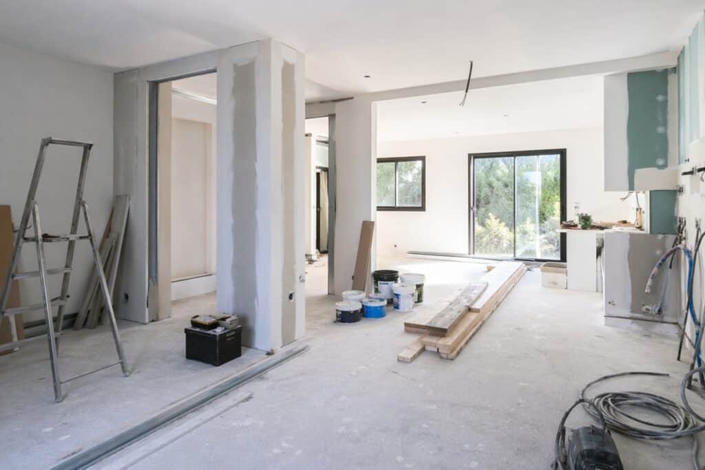 Comment bien préparer un chantier de rénovation chez soi