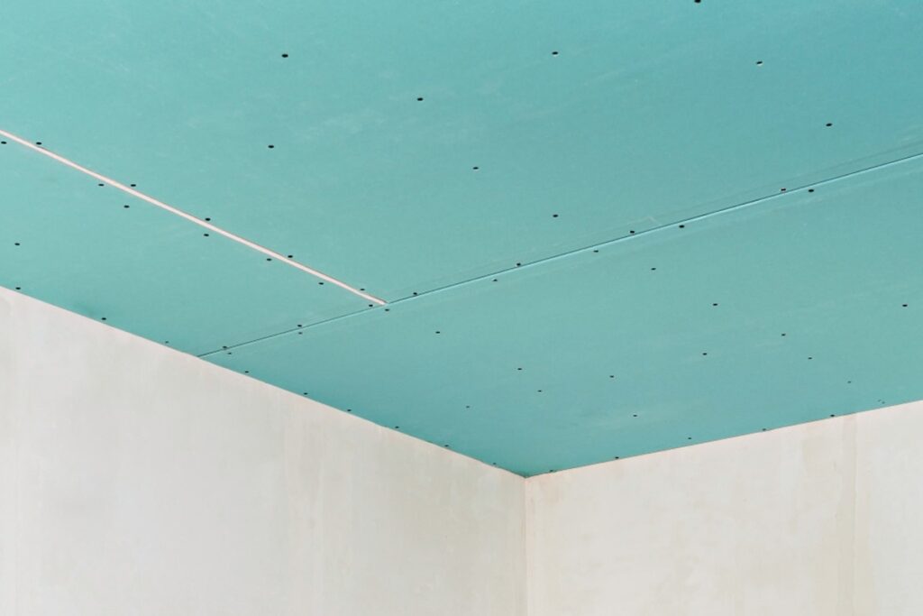 rénovation d'un plafond dans une maison