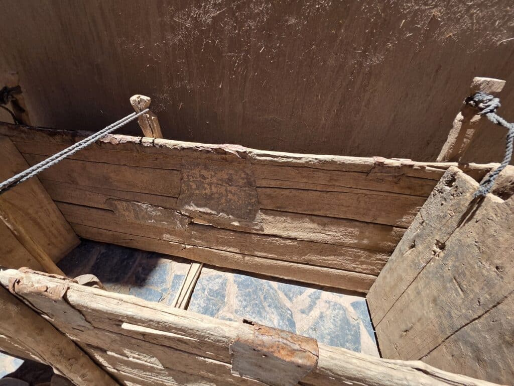 coffrage en bois utilisé pour la construction des murs de la casbah
