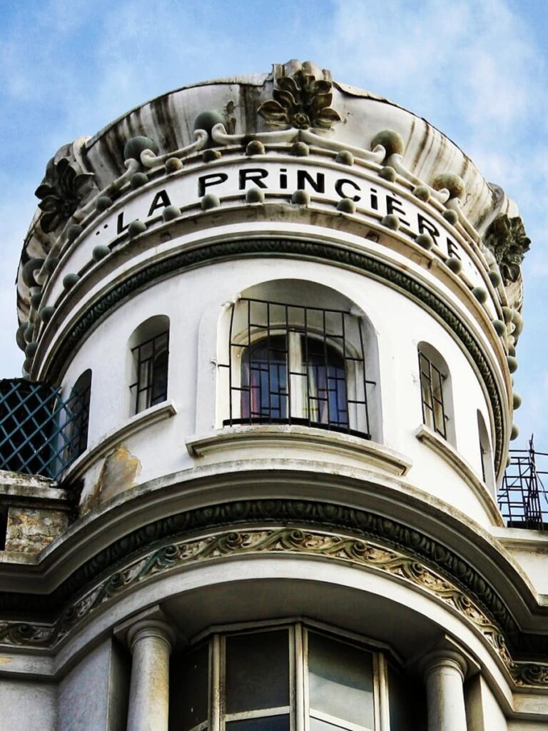 tourelle de l'immeuble La Princière à Casablanca