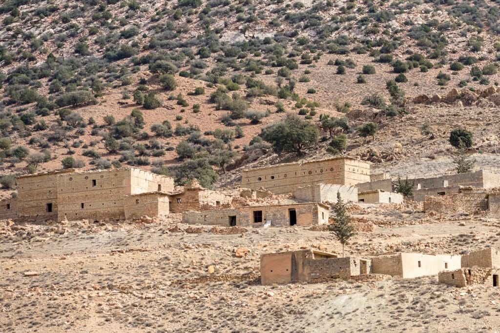 village de theniet el abed aux maisons chaouies