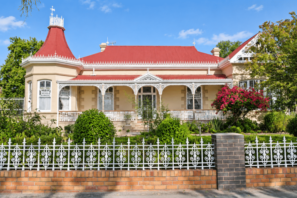 palais à plume et jardin fleuri