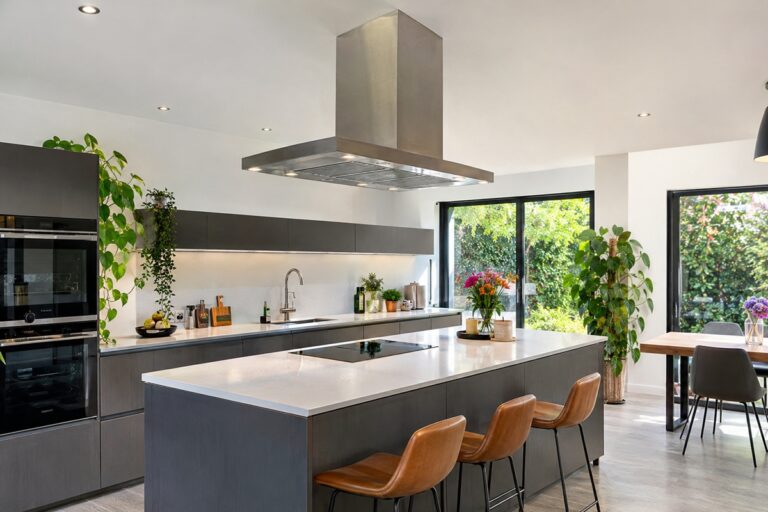 cuisine contemporaine avec îlot central