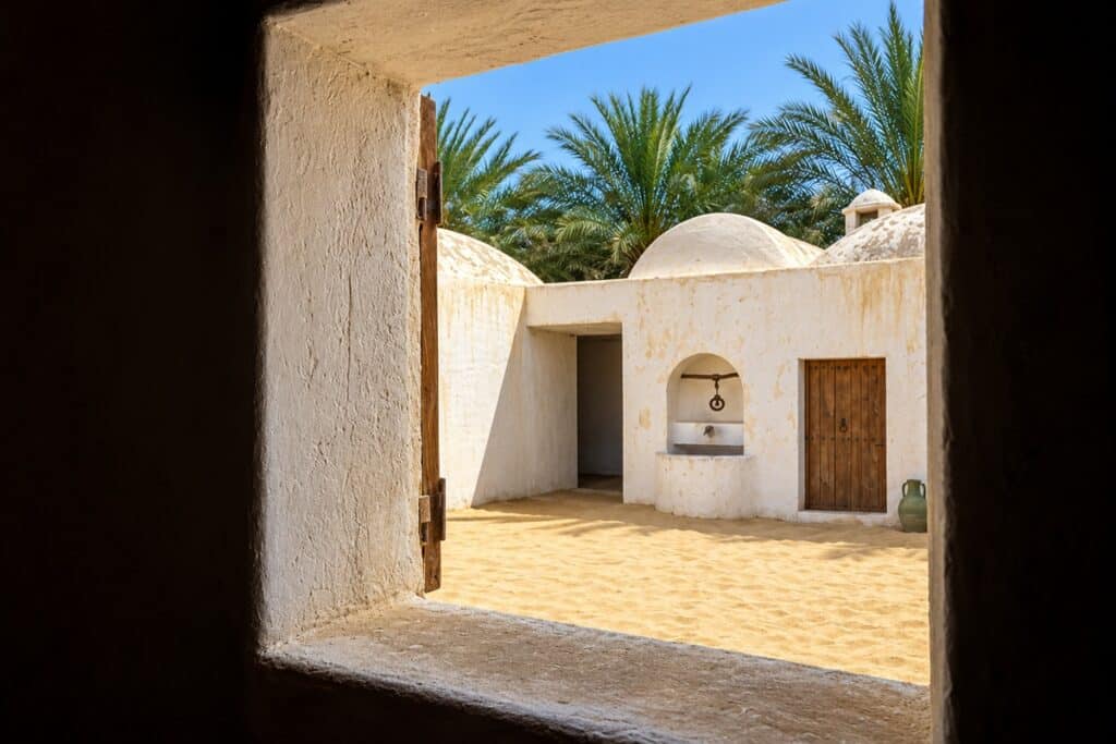 cour de maison à coupole à El Oued