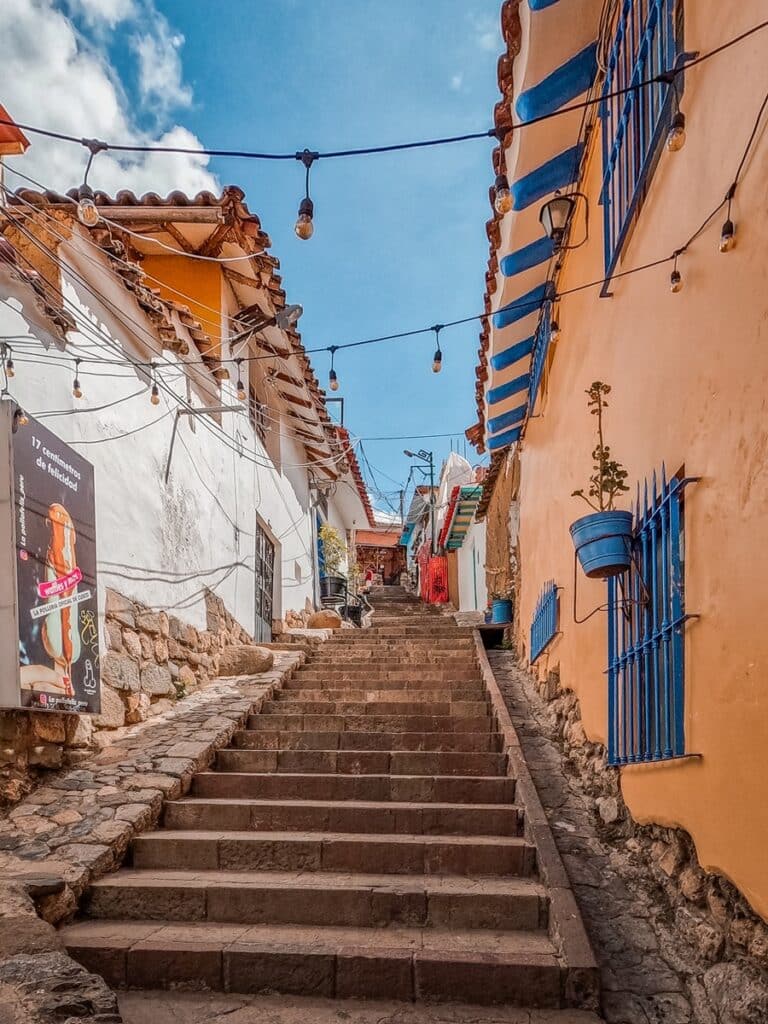 rue en escalier dans le quartier San Blas à Cusco